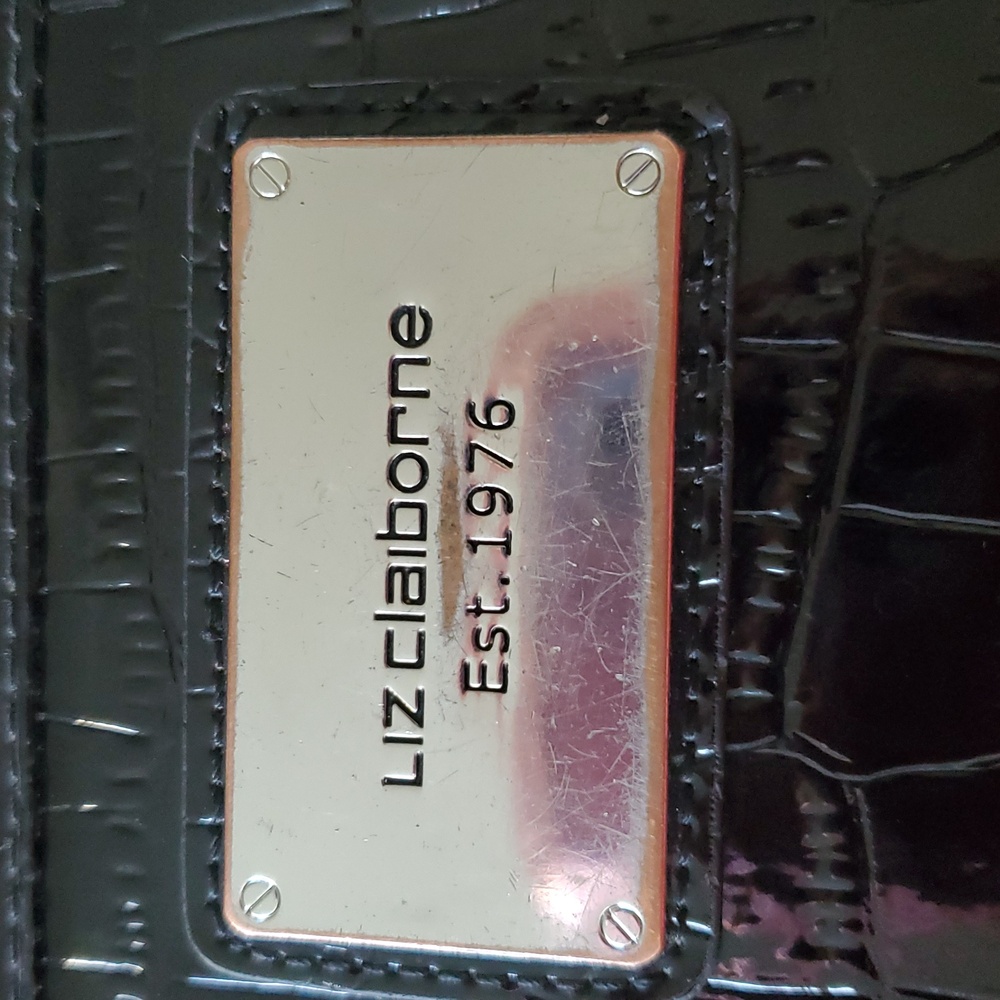 Classic Liz Claiborne zip-around wallet featuring a black croc-embossed exterior - Picture 2 of 9